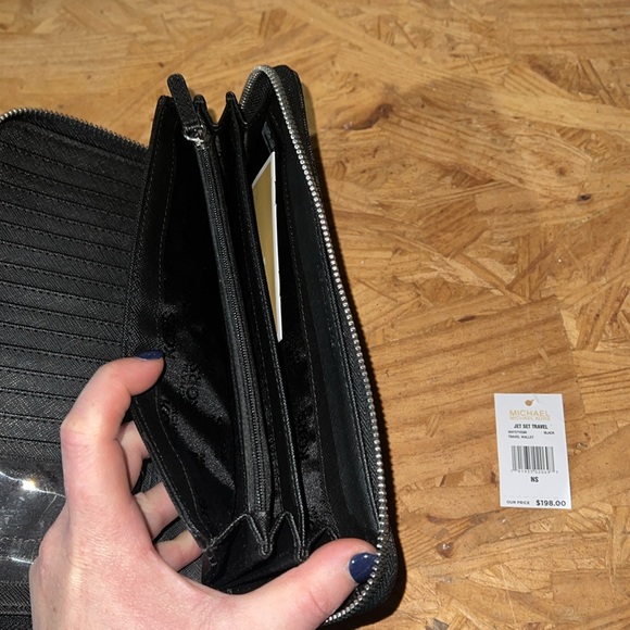 Michael Kors Jet Set Travel Wallet - Picture 4 of 4